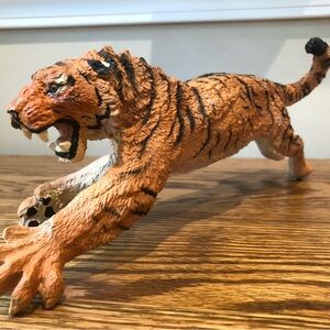 VINTAGE SIBERIAN TIGER VANISHING WILD COLLECTION FIGURE ATTACK POSE - RARE!
